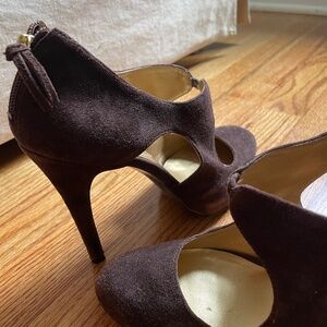 Sexy GUESS brown suede heels